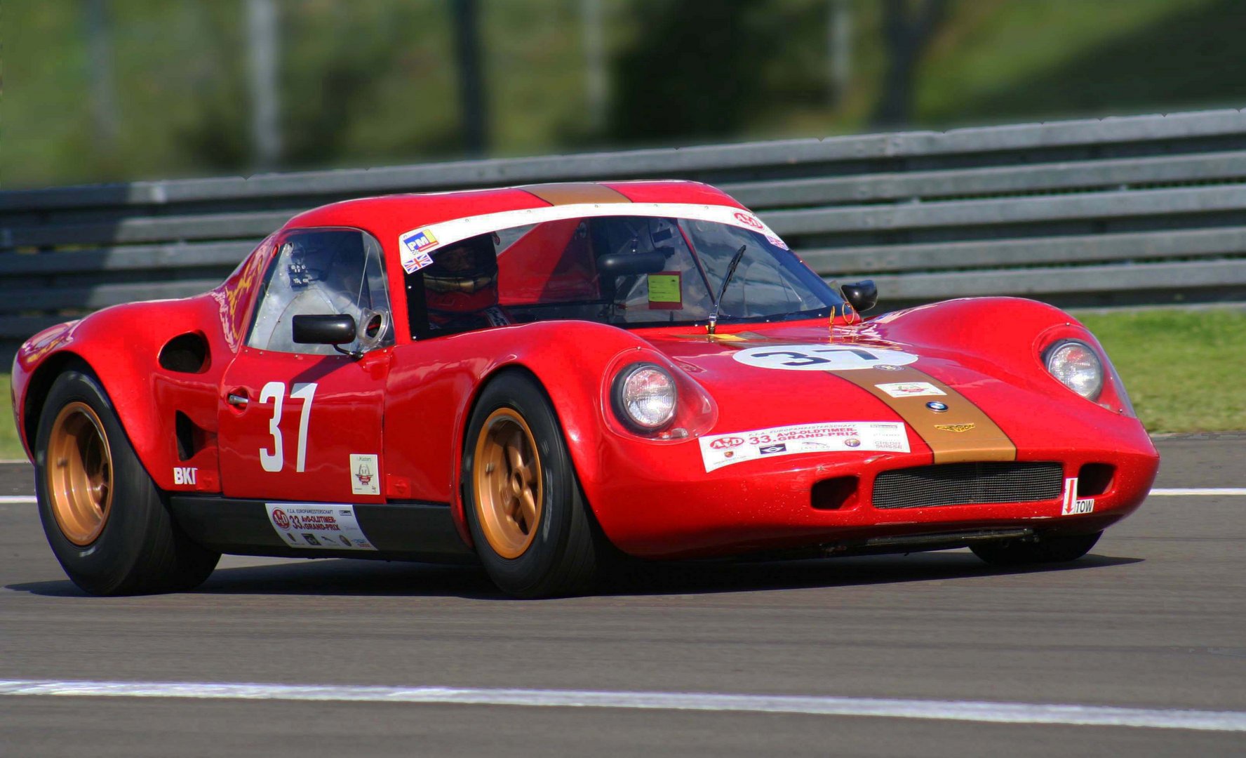 Chevron B8