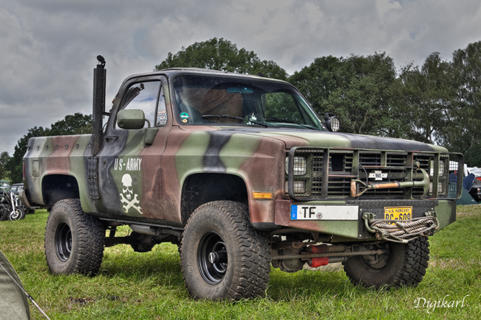 Chevy Blazer in camouflage