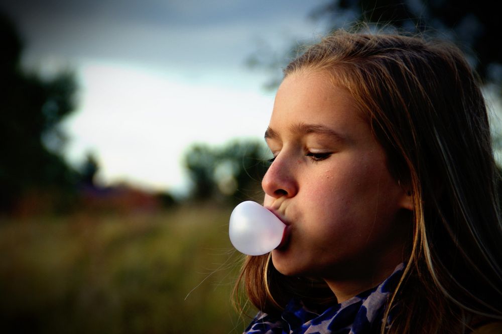 chewing gum bubble Foto & Bild jugend, outdoor, menschen chewing gum bubble Foto & Bild jugend, outdoor, menschen