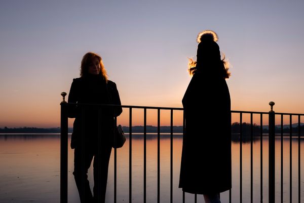 Chiacchiere nel tramonto.