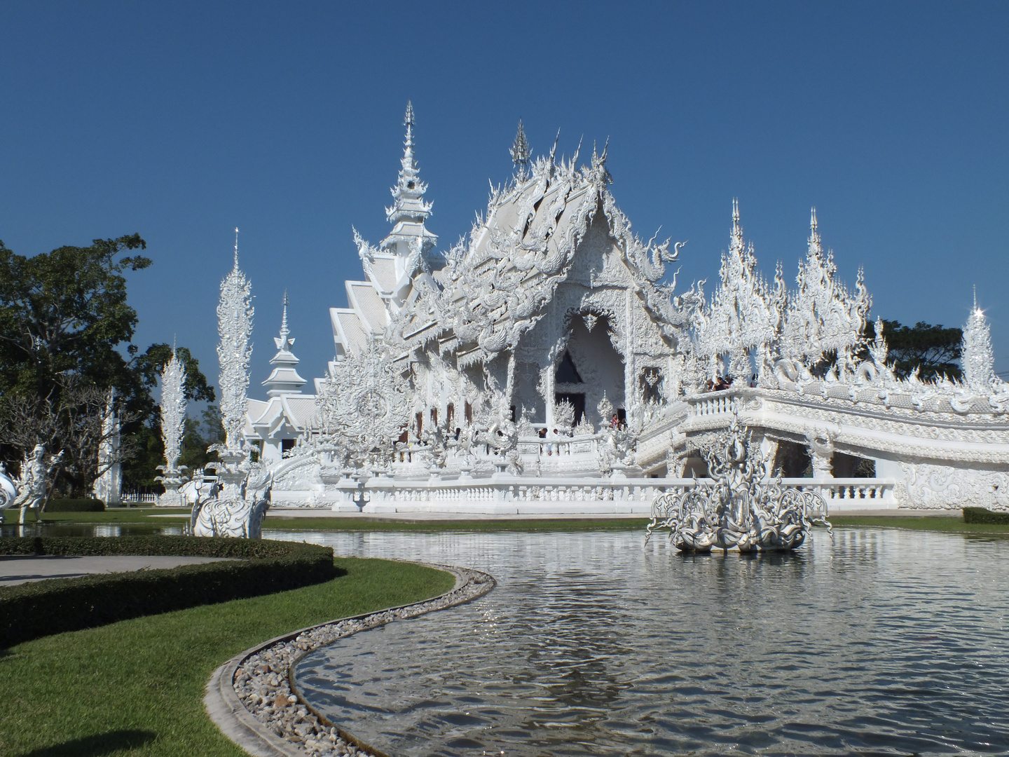- Chiang Rai -  Wat Rong Khun 03
