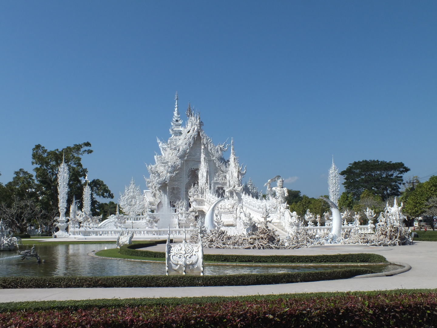 - Chiang Rai -  Wat Rong Khun 04