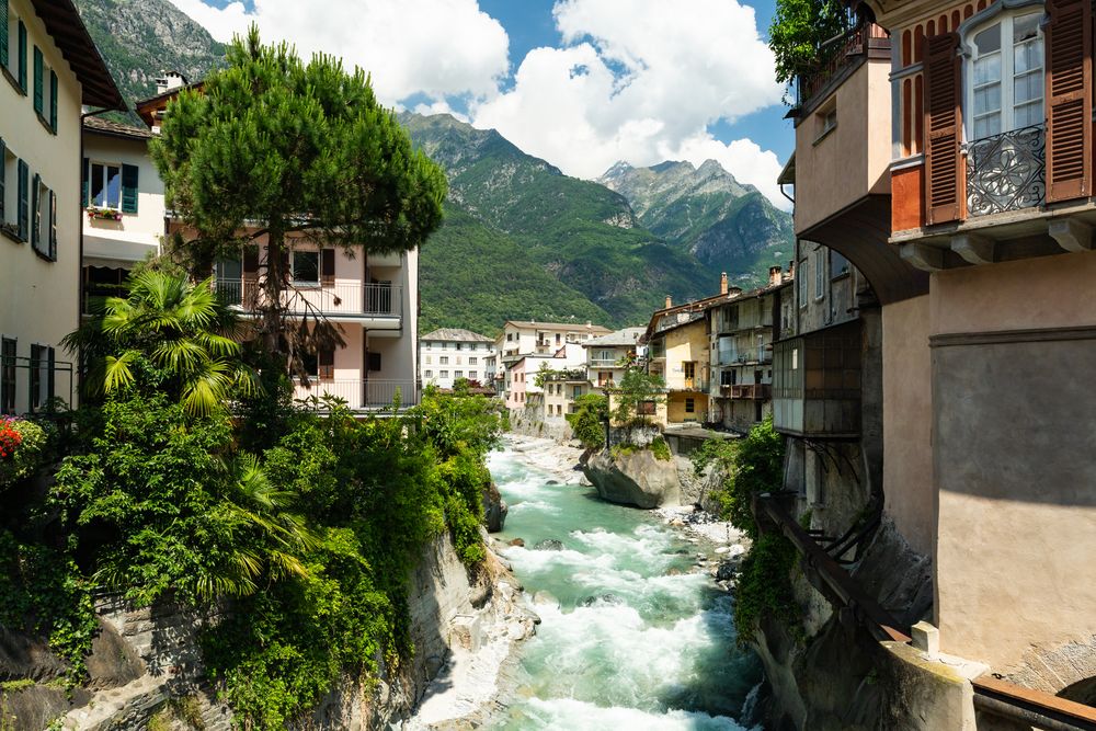 Chiavenna mit dem Bergbach Mera