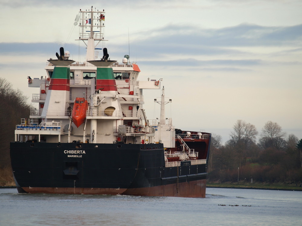 CHIBERTA auf dem Nord-Ostsee-Kanal