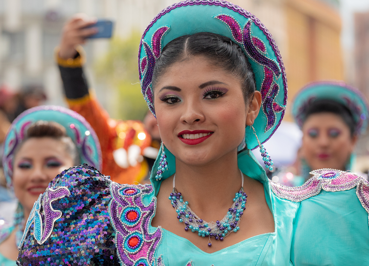 Chica bailando (2) de Gran Poder, La Paz, Bolivia