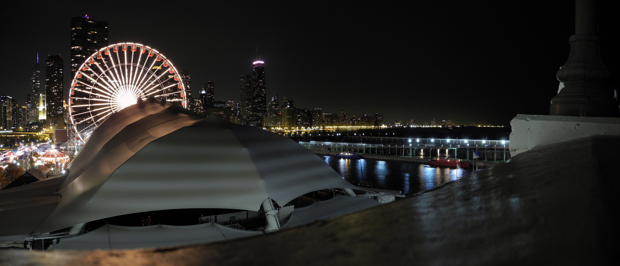 CHICAGO Navy Pier at night