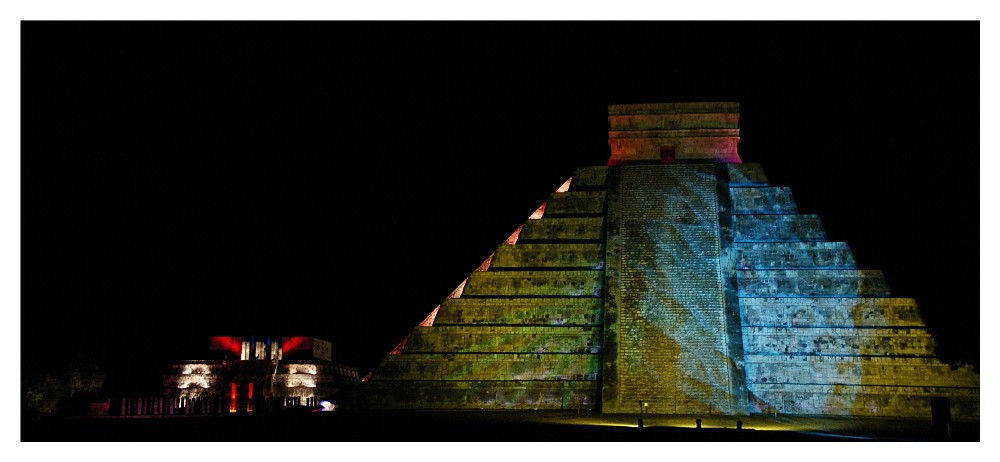 Chichen Itza bei Nacht