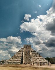 Chichen Itza: Drohendes Unwetter über der Pryramide des Kukulkan