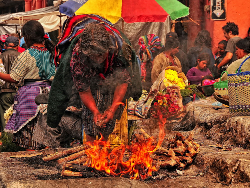 Chichicastenango- Opferfeuer