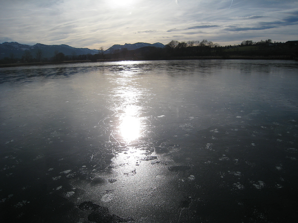 Chiemsee mit Eisdecke