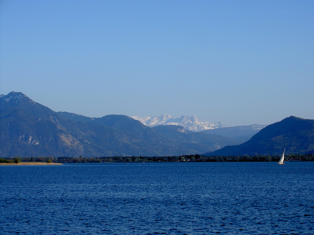 Chiemsee mit Kampenwand und Wilder Kaiser