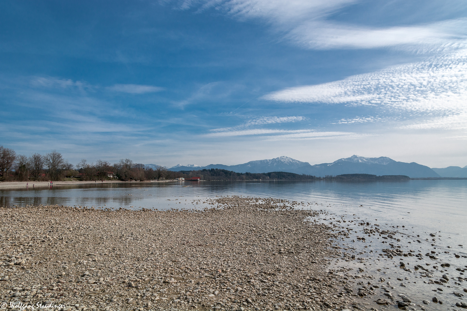 Chiemseestrand und Alpenpanorama