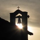 chiesa di campagna al tramonto