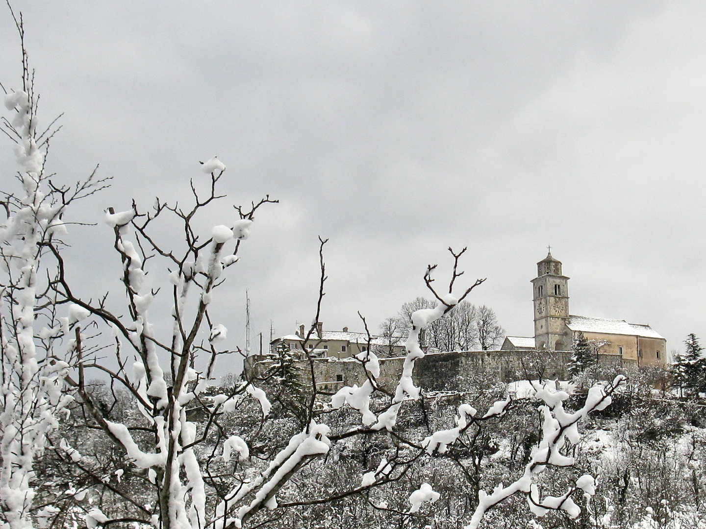 Chiesa di Monrupino d'inverno