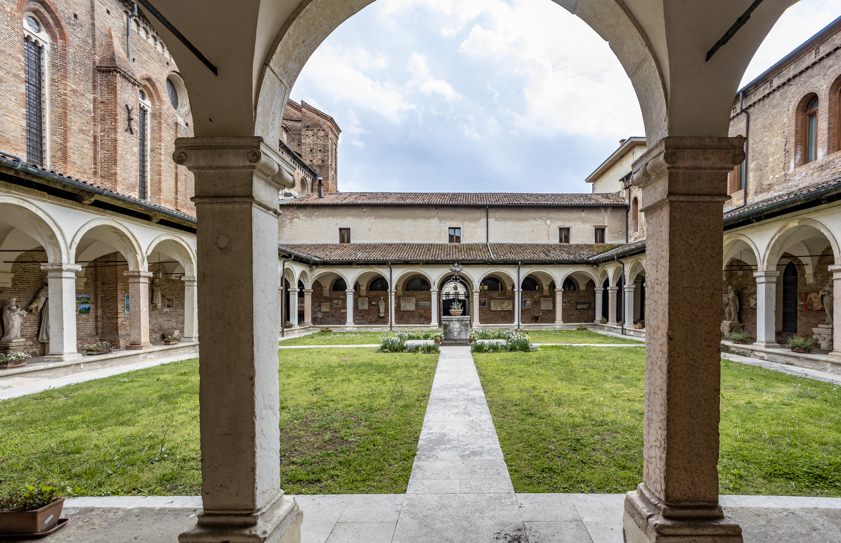 Chiesa di San Lorenzo a Vicenza kreuzgang