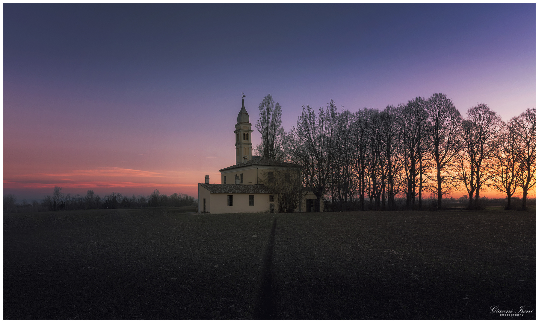 chiesa di Tavernago alba