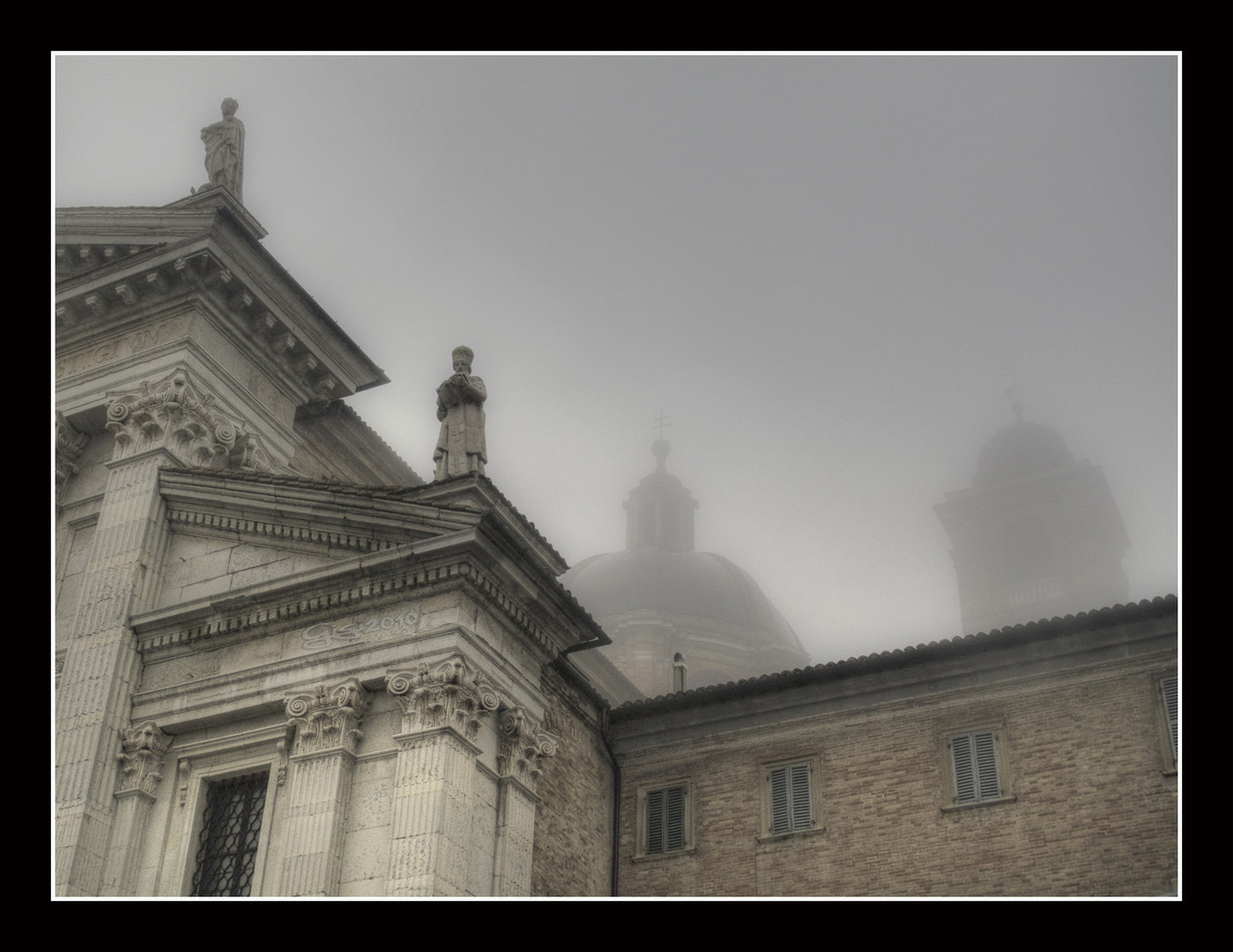 Chiesa e Nebbia