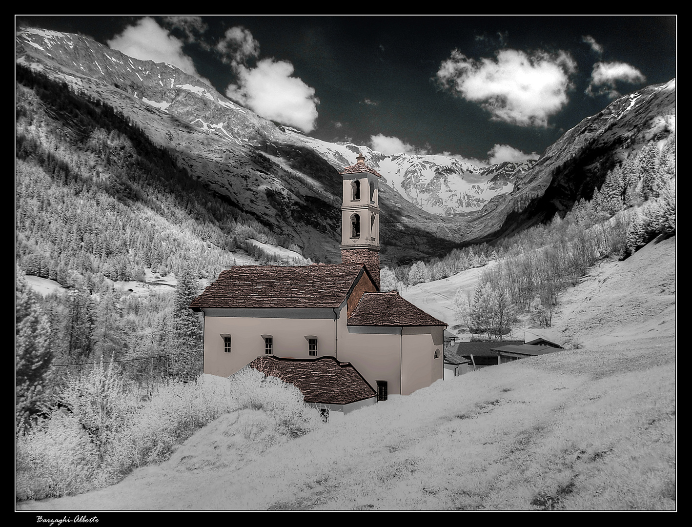 chiesa in infrared