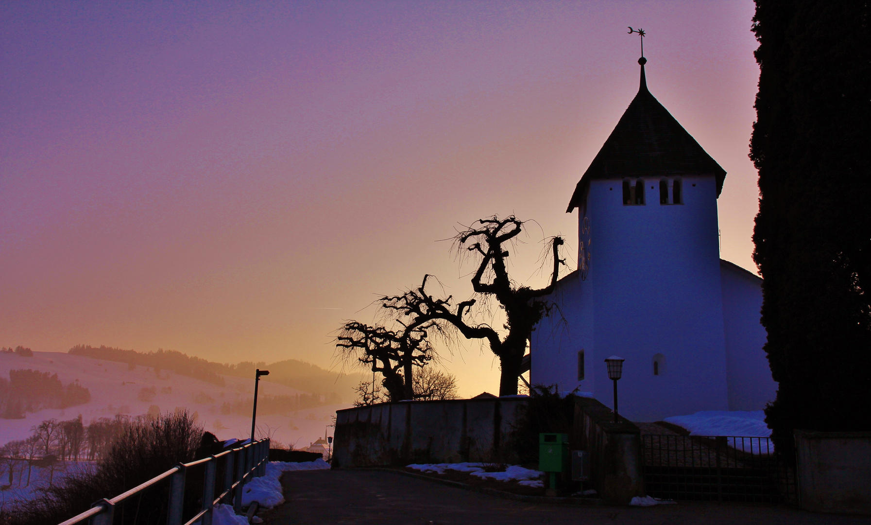 Chiesa nel crepuscolo a Rigghisberg , Marzo 2013