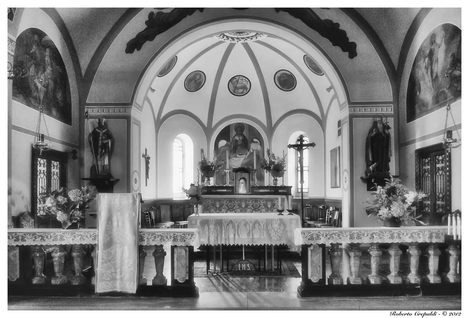 Chiesa Sant'Ambrogio, Arcumeggia altare