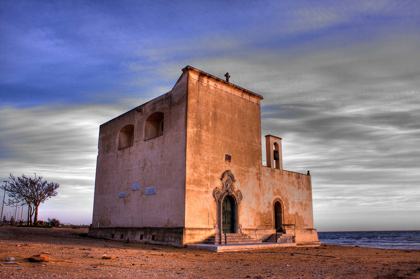 Chiesa sul lungomare