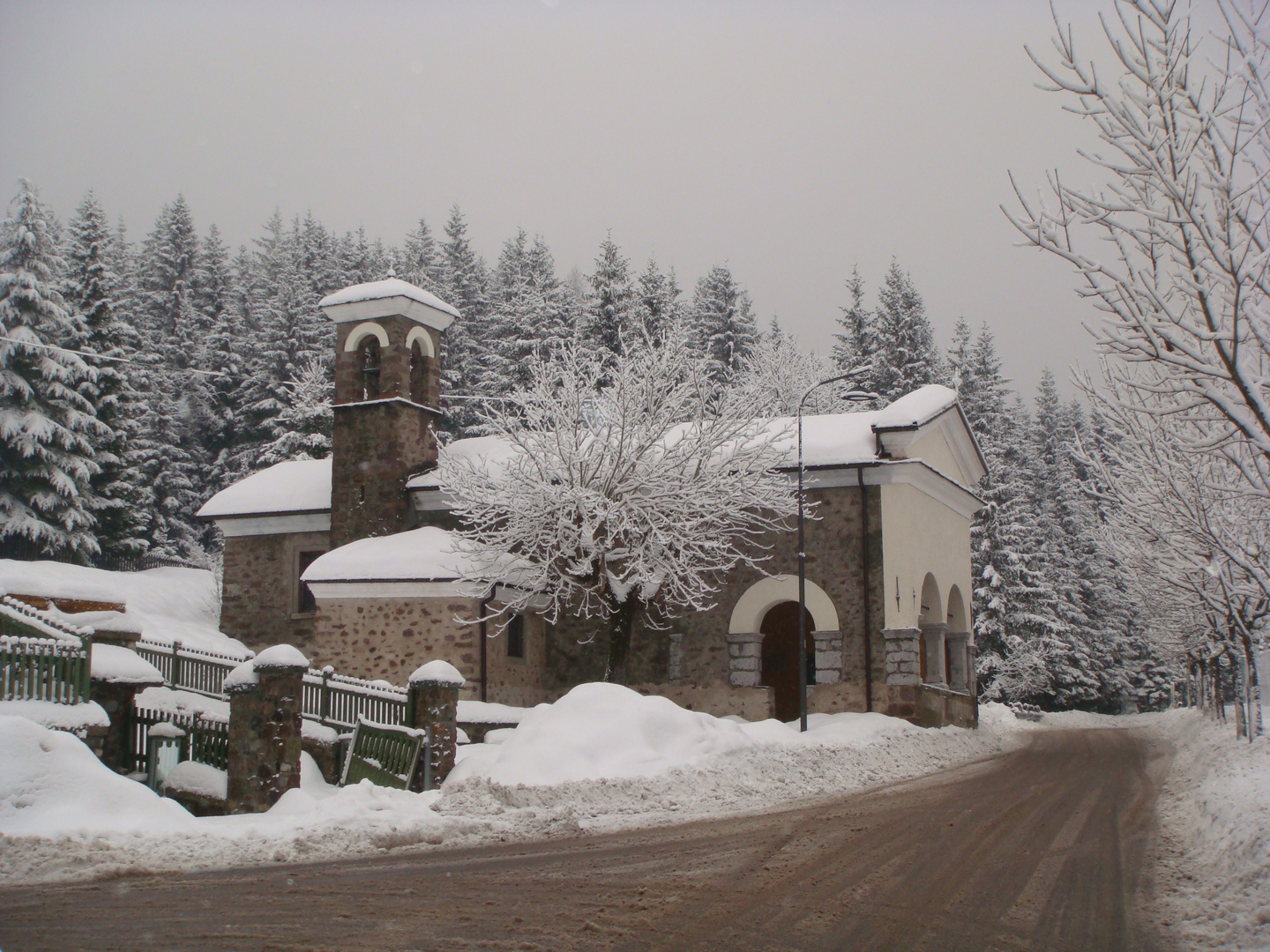 Chiesetta di montagna...