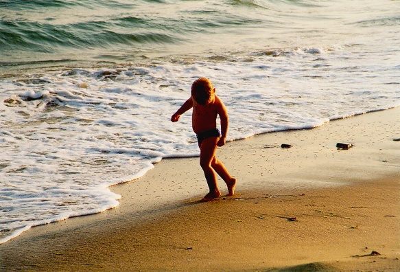 Child and the sea