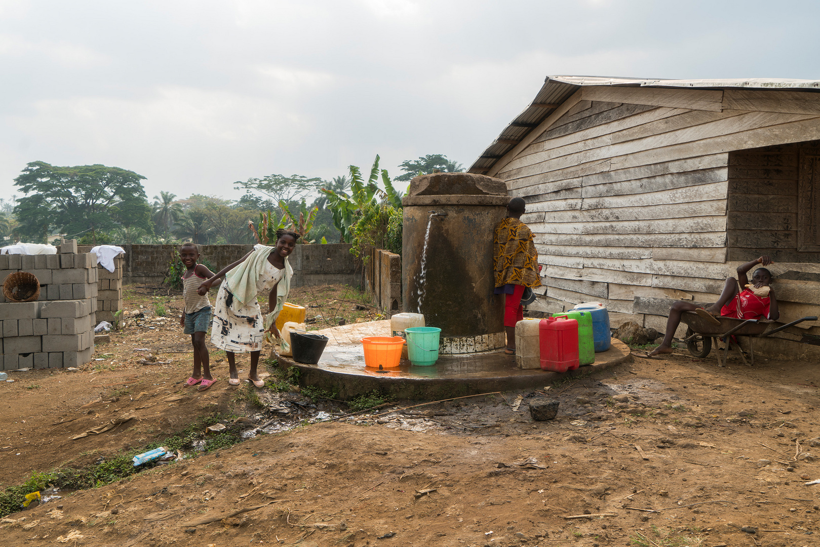 Children at a fountain (Cameroon)