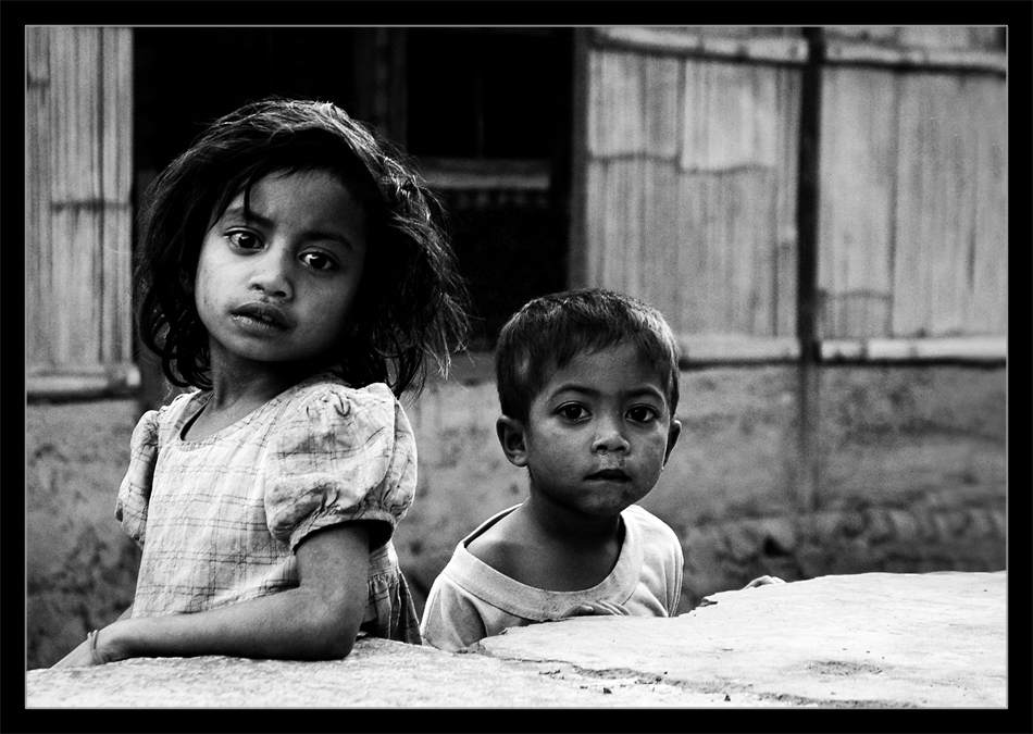 children in flores