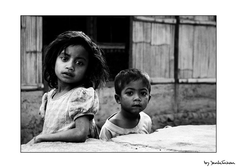 children in flores