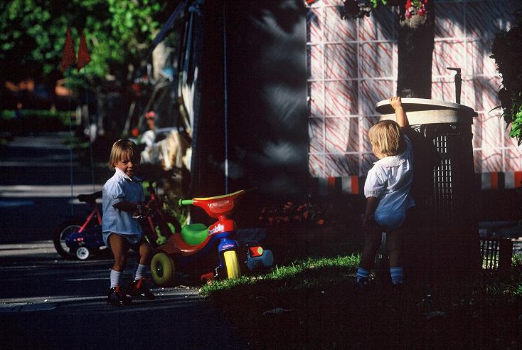 Children Playing(D1000012a)