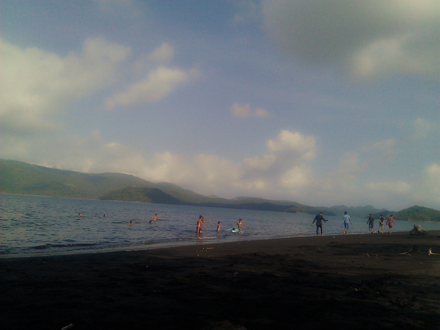 CHILDREN SWIMMING