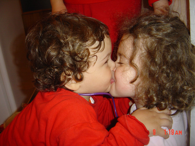 children that are kissing