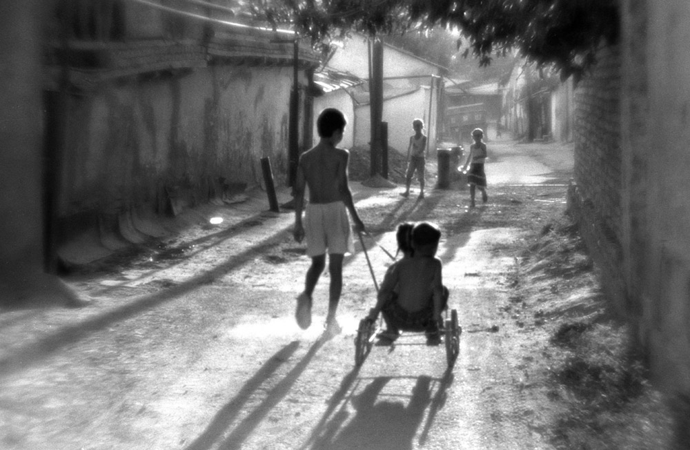 children. Uzbekistan 2000