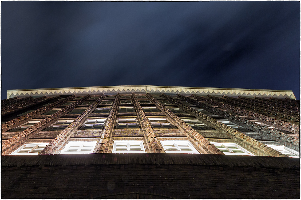 Chilehaus - Blick nach oben