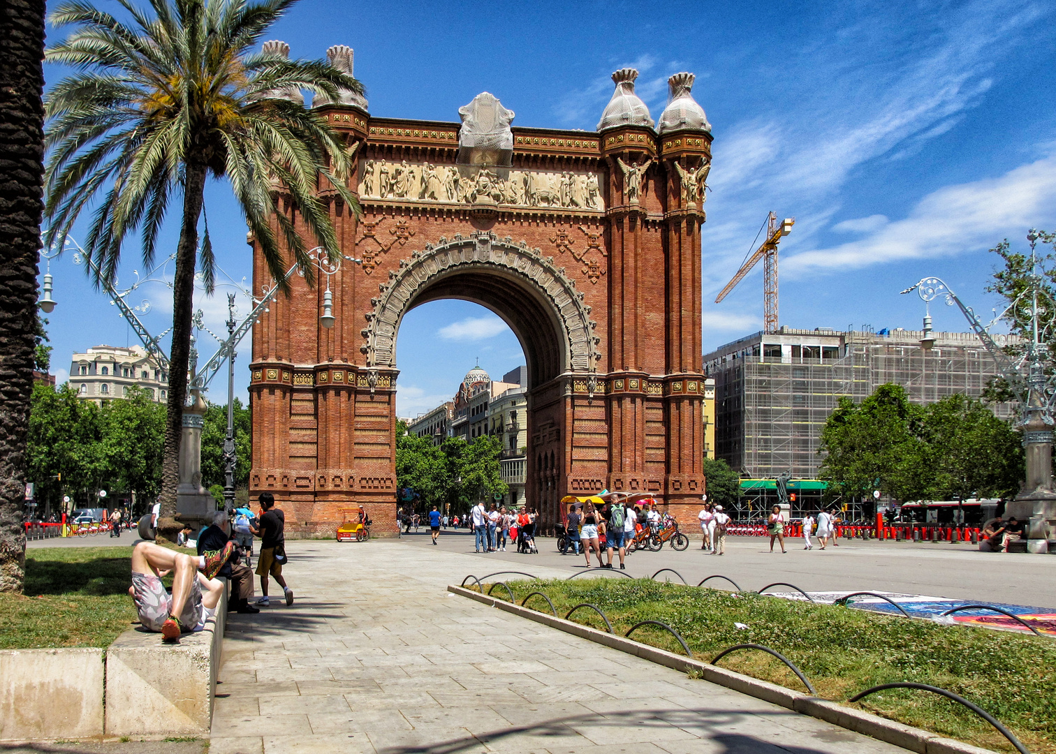 Chillen am Arc de Triomf, Barcelona.