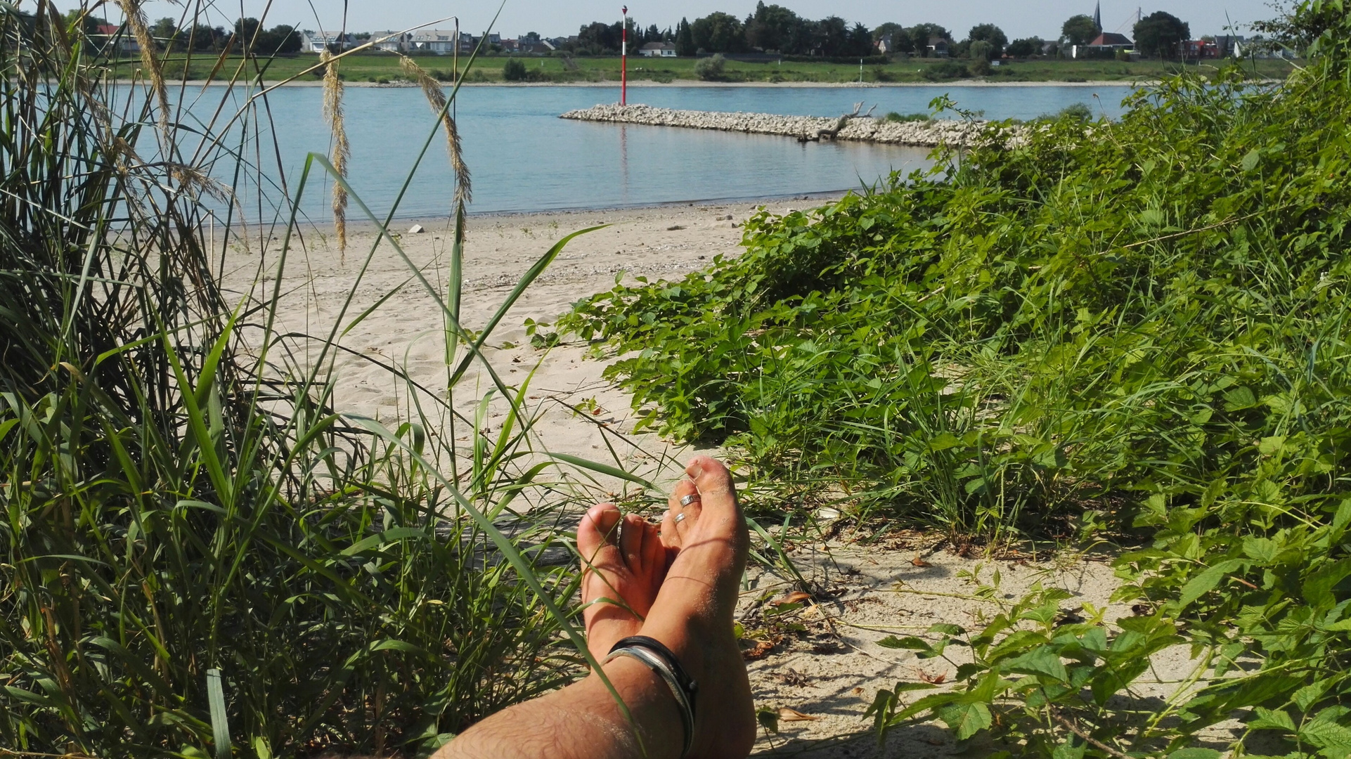 Nackt am ufer