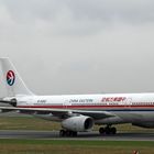 China Eastern Airbus A330-200 "B-6082" am Haken ;-)