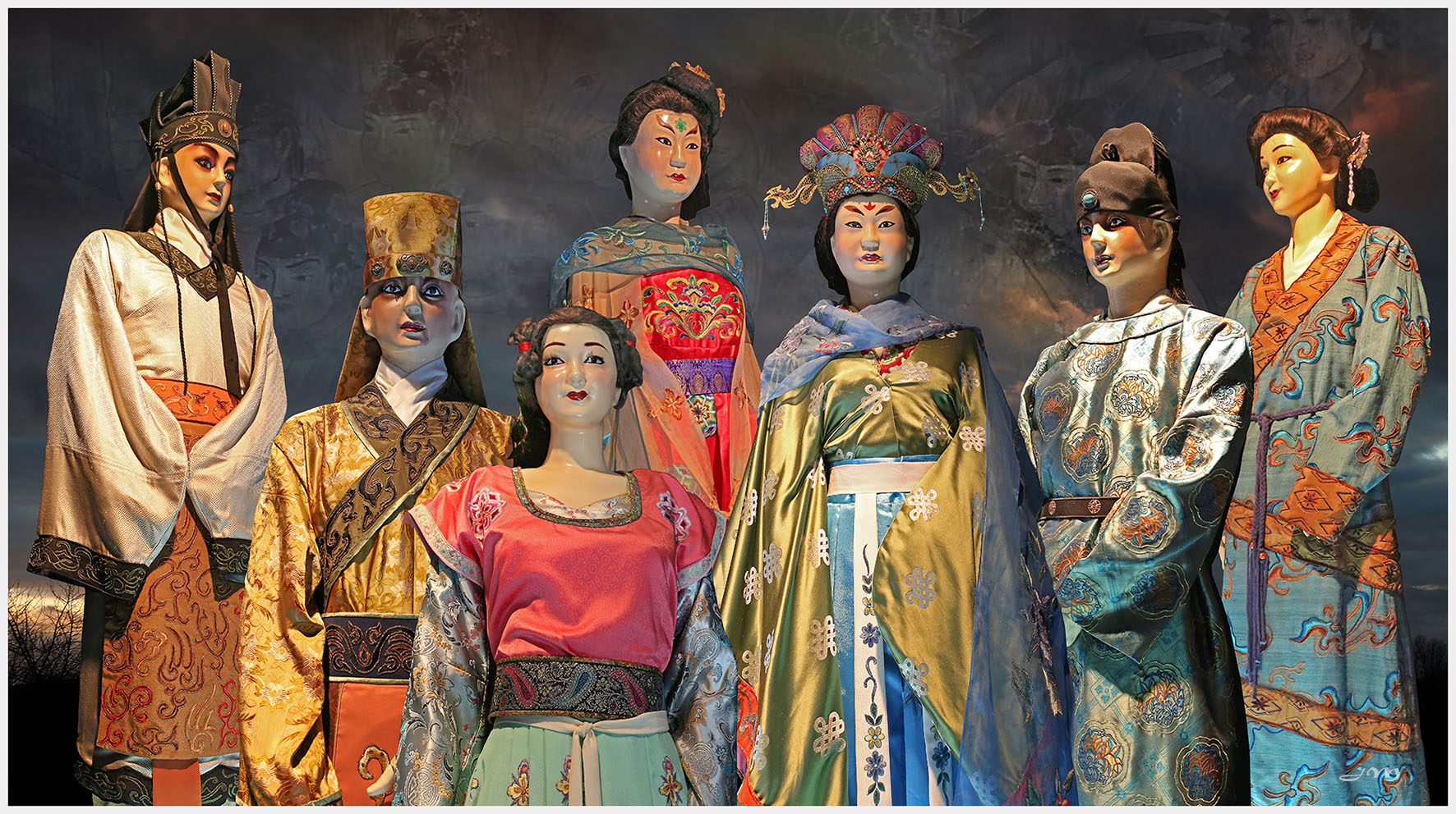 China, farbenfreudige Kostüme von über 2000 Jahren