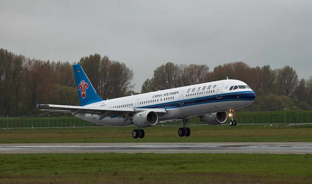 CHINA SOUTHERN landet in Finkenwerder