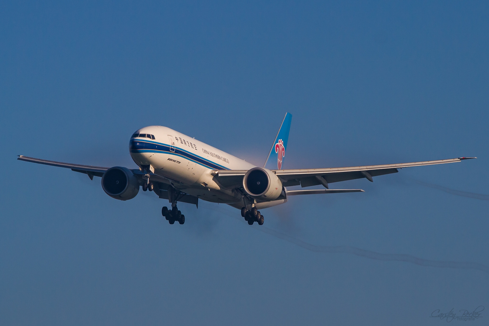 China Southern Triple7 im Anflug auf die Polderbaan