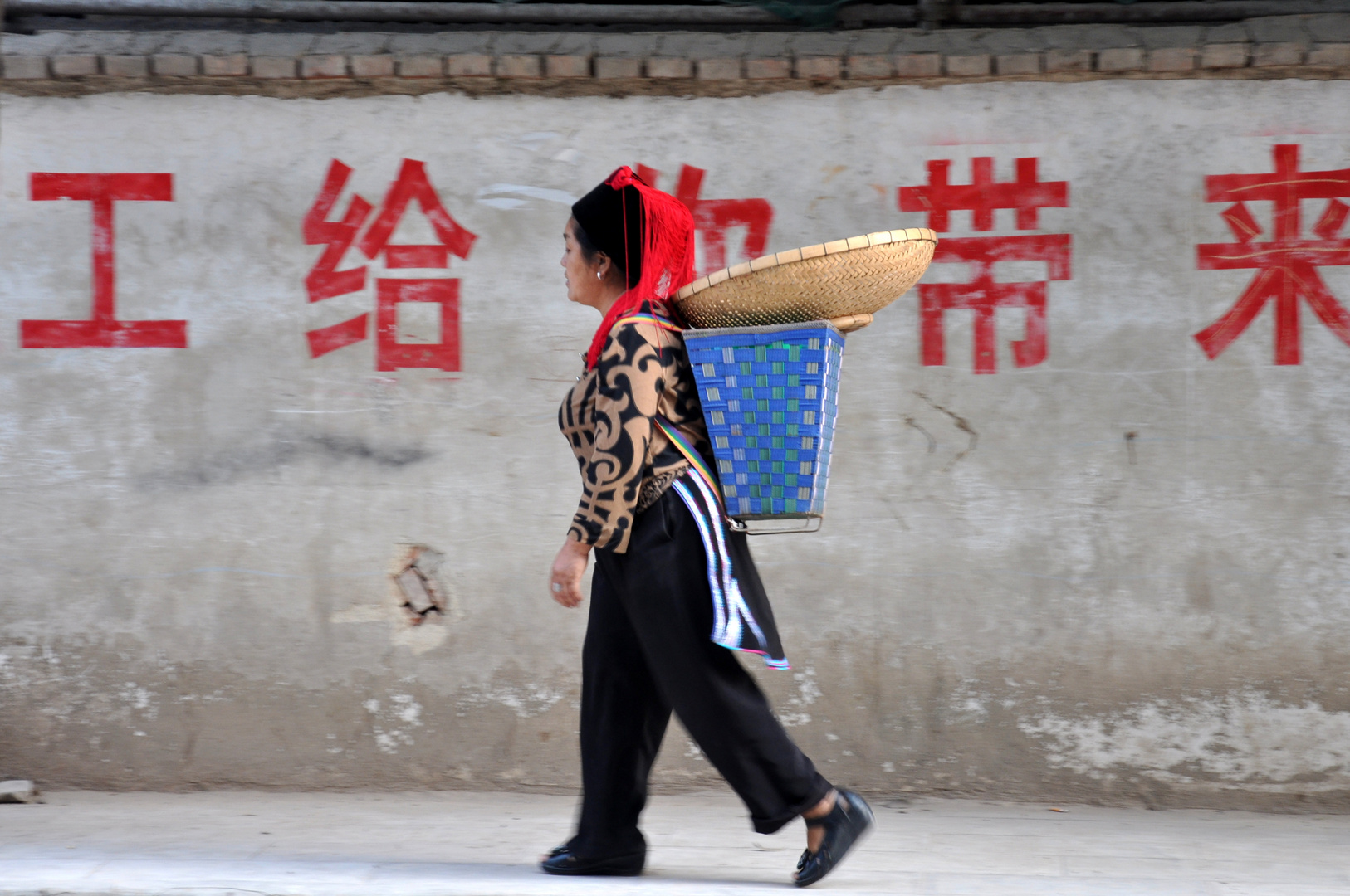 China Yunnan Auf dem Weg zur Arbeit