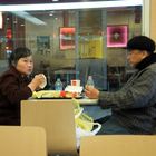 Chinesen bei McDonalds - Shanghai, China