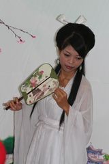 Chinesische Frau in traditioneller Kleidung