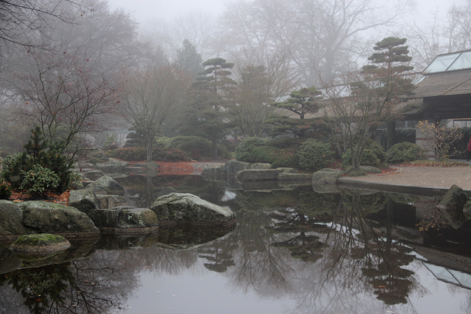 Chinesischer Garten im Nebel