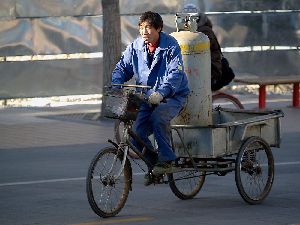 Chinesischer Gefahrgut-Transporter