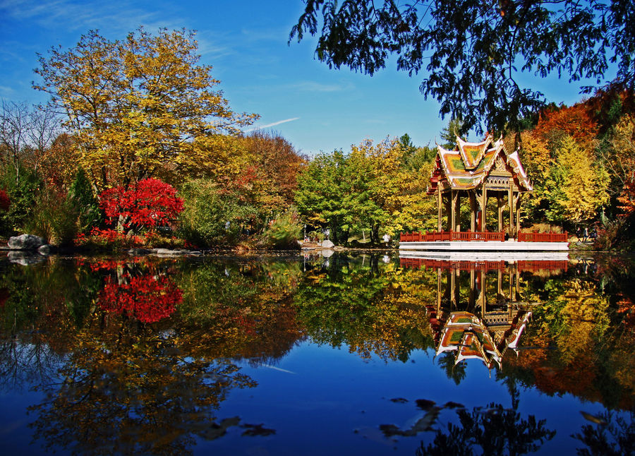Chinesischer Tempel, Westpark München photo & image landschaft, bach