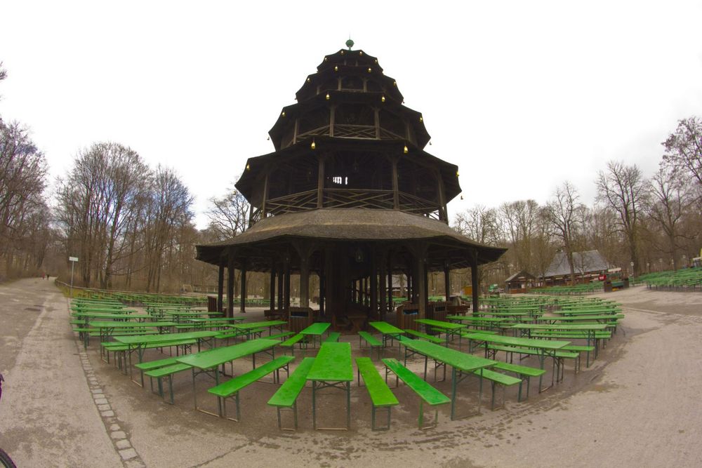 Chinesischer Turm im Englischen Garten in München Foto