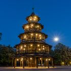 Chinesischer Turm im Mondschein