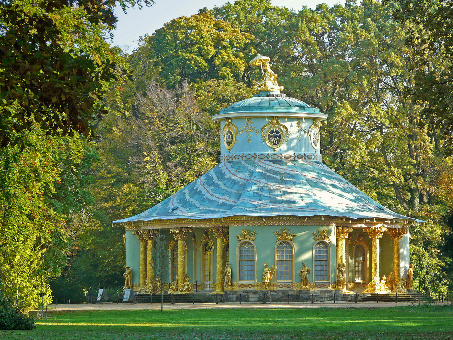 CHINESISCHES TEEHAUS im Park Sanssouci in Potsdam Foto & Bild